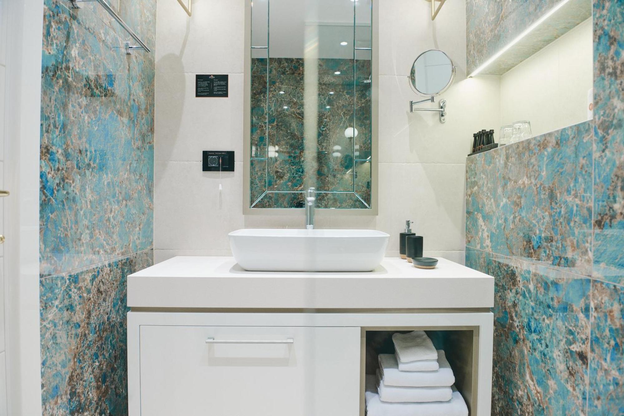 Hotel Pupin Novi Sad Exterior foto Bathroom