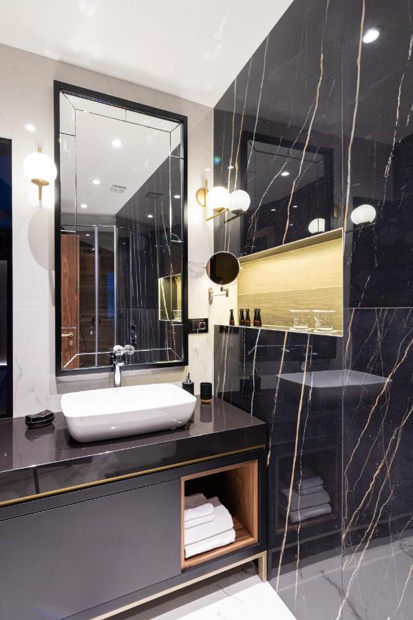 Hotel Pupin Novi Sad Exterior foto Bathroom