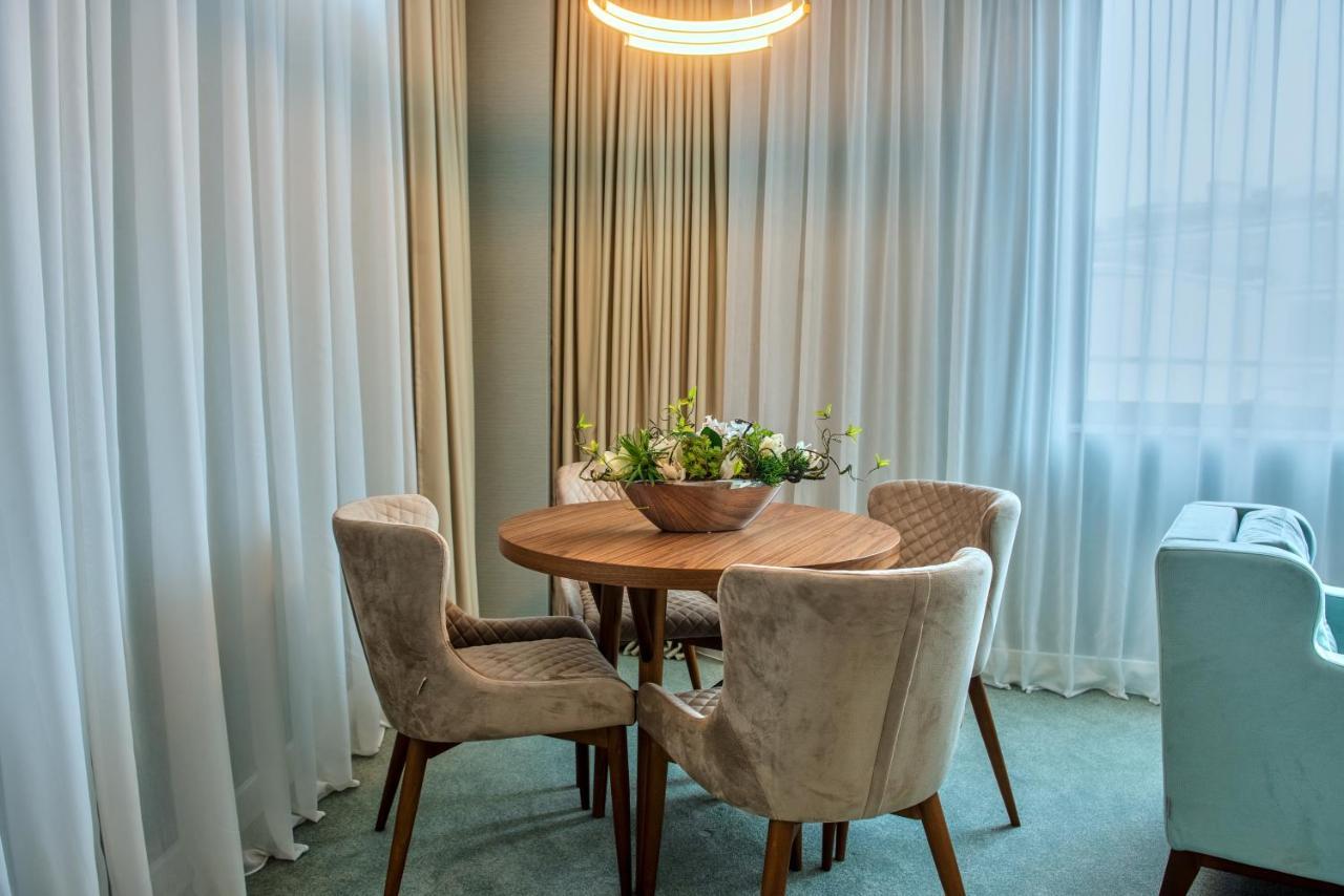 Hotel Pupin Novi Sad Exterior foto A dining room in a hotel