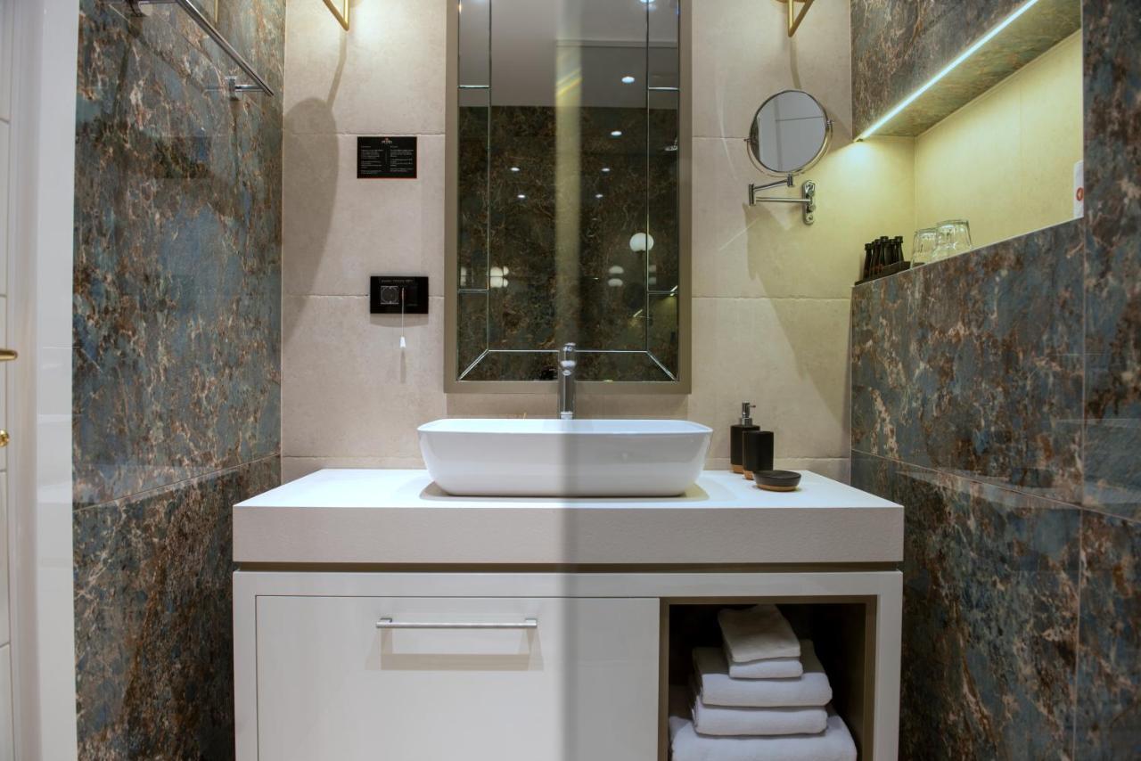 Hotel Pupin Novi Sad Exterior foto Bathroom
